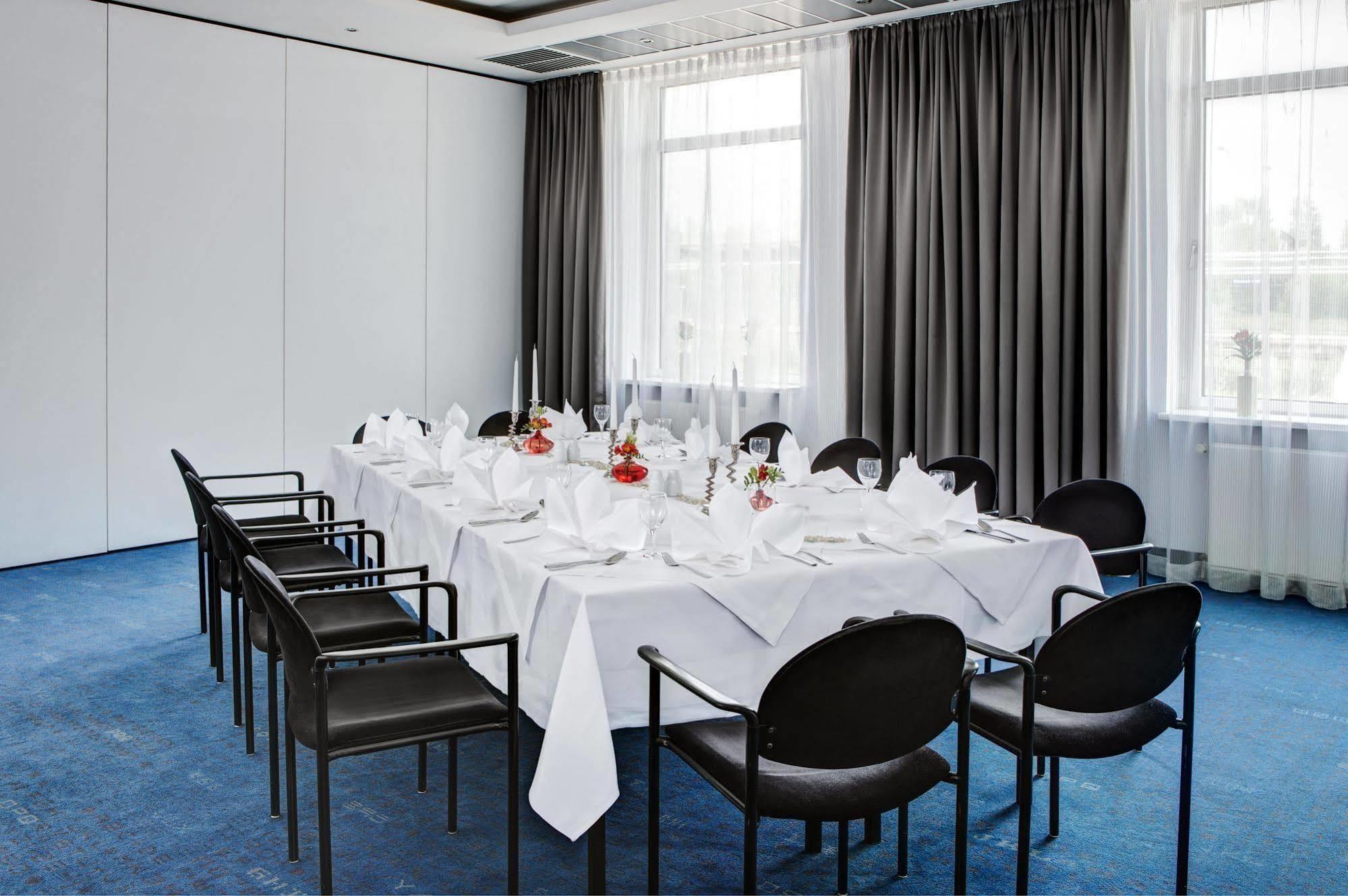 Intercityhotel Росток Екстериор снимка