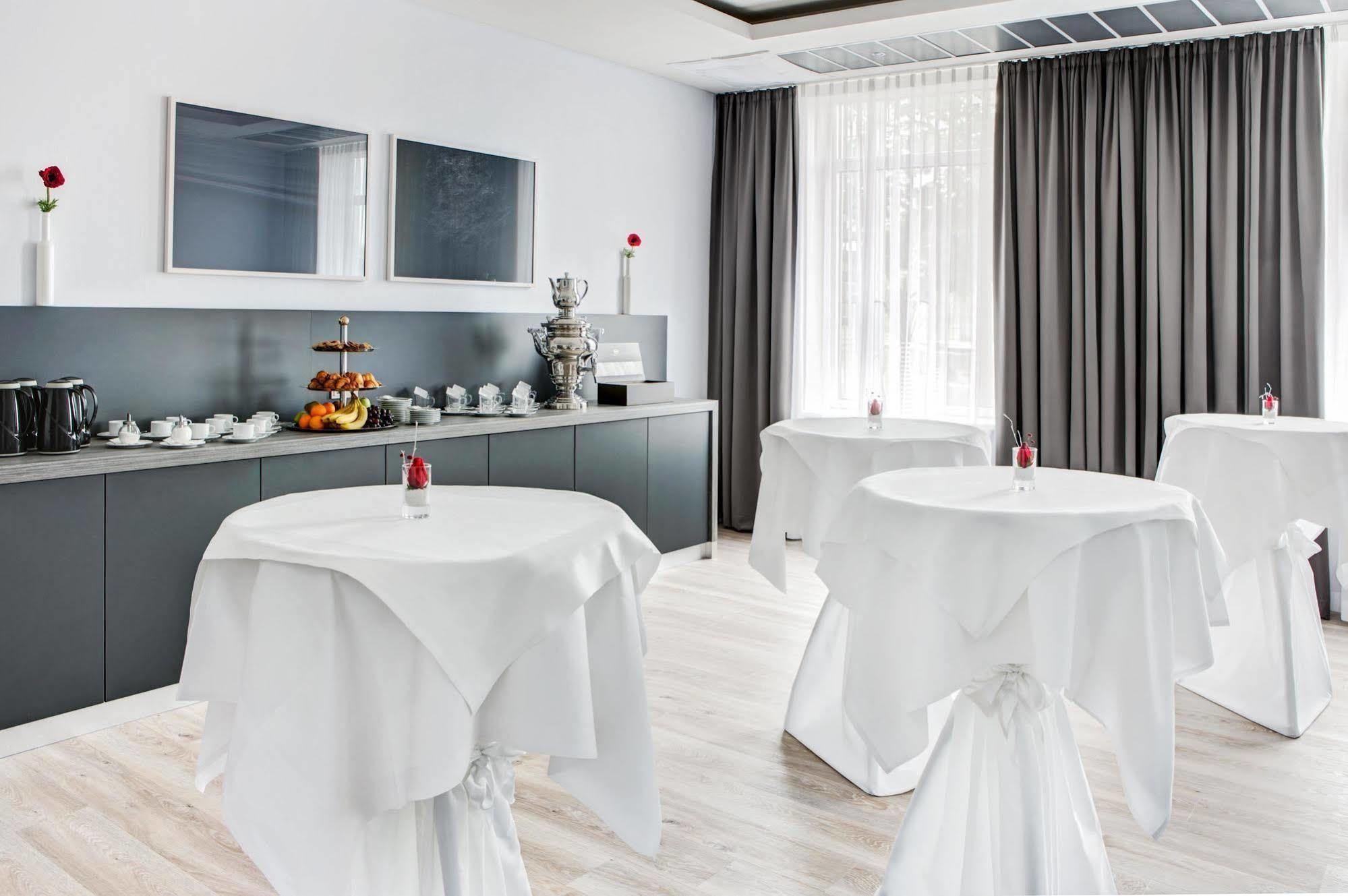 Intercityhotel Росток Екстериор снимка